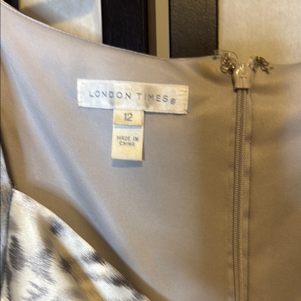 London Times Silver Sleeveless Sheath Midi Dress - Picture 2 of 5
